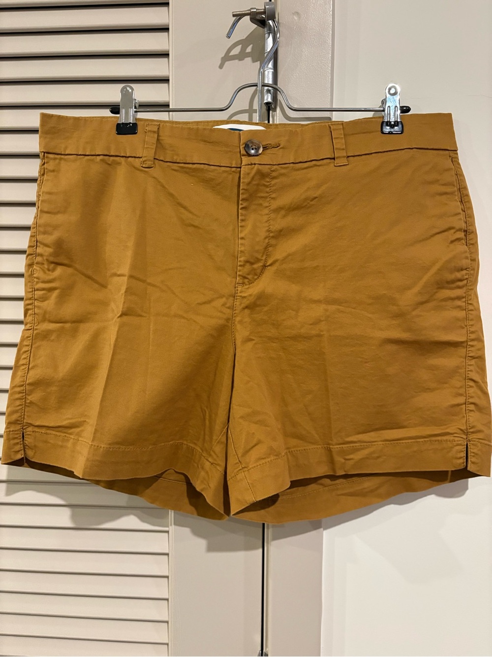 Old Navy Women’s Dark Khaki Everyday Shorts* Sz. 14
